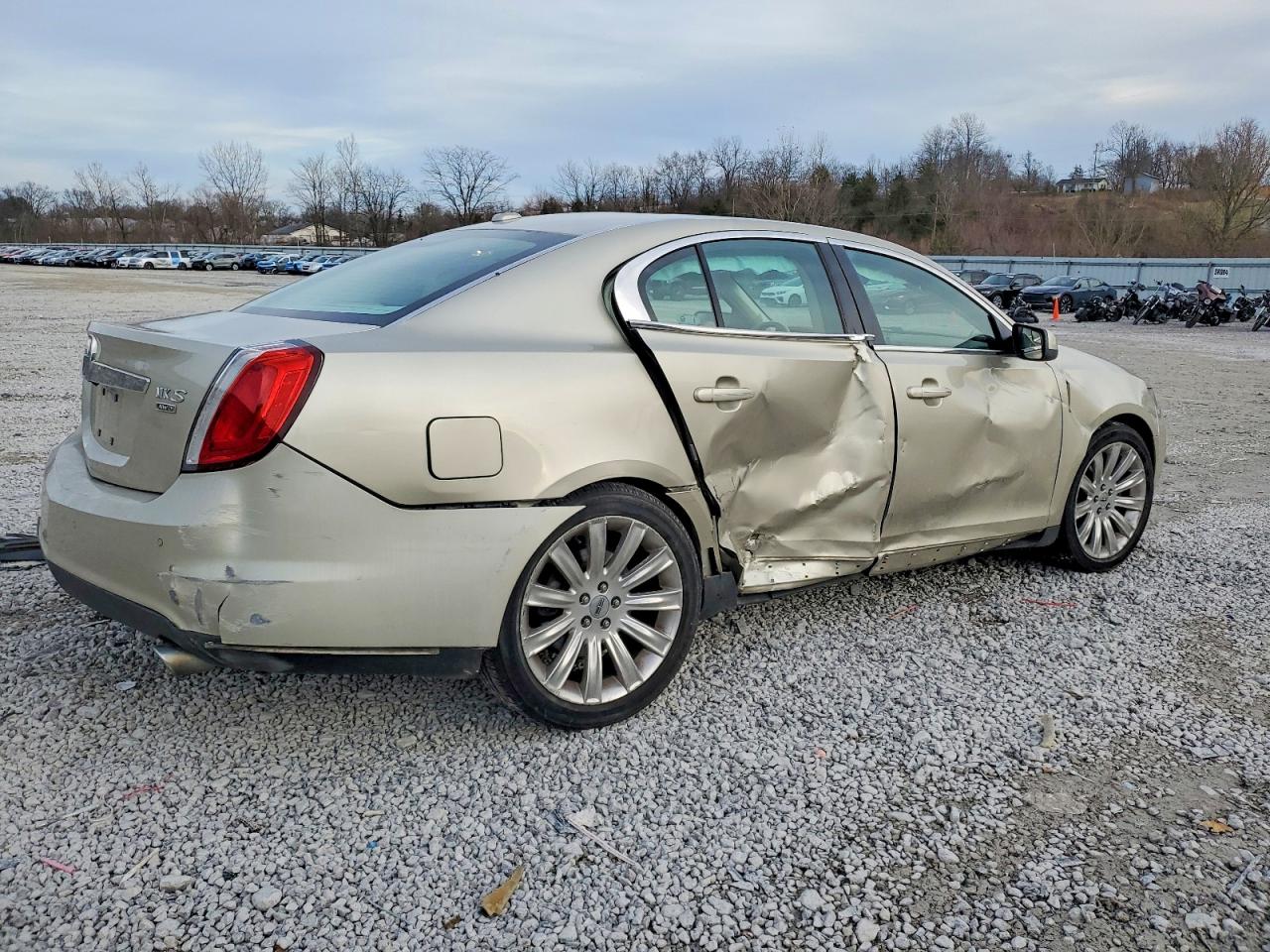 2011 LINCOLN MKS photo 3