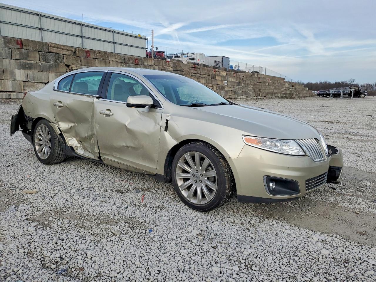 2011 LINCOLN MKS photo 4