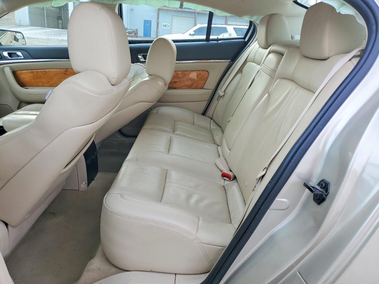 2011 LINCOLN MKS photo 10