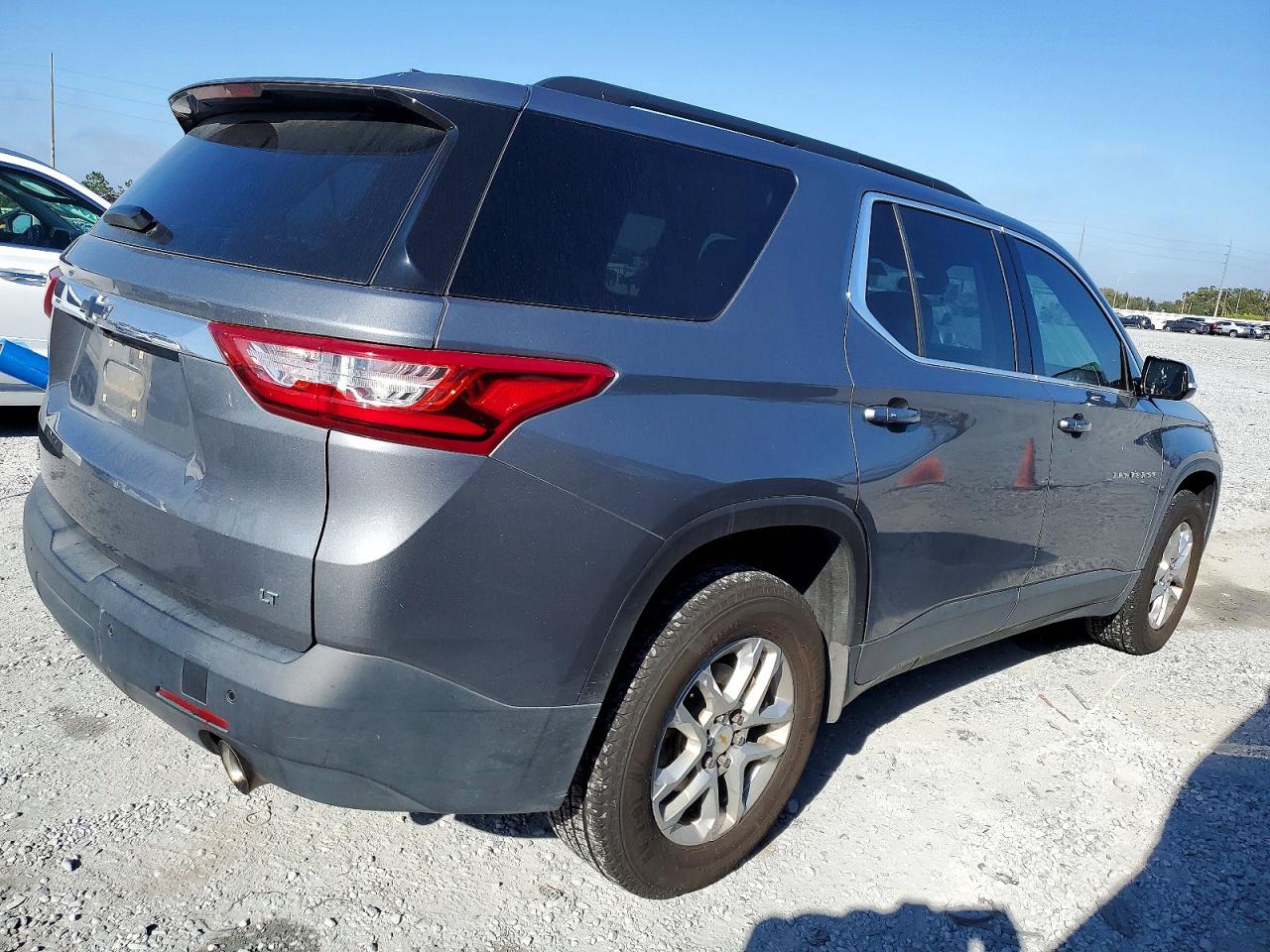 2019 CHEVROLET TRAVERSE LT photo 3