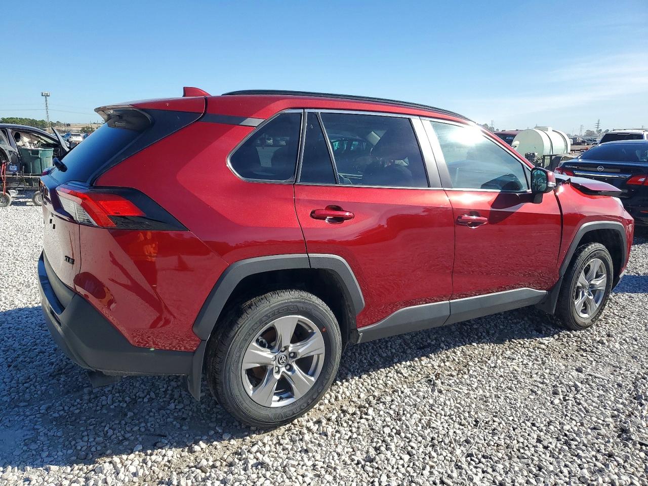 2025 TOYOTA RAV4 XLE photo 3