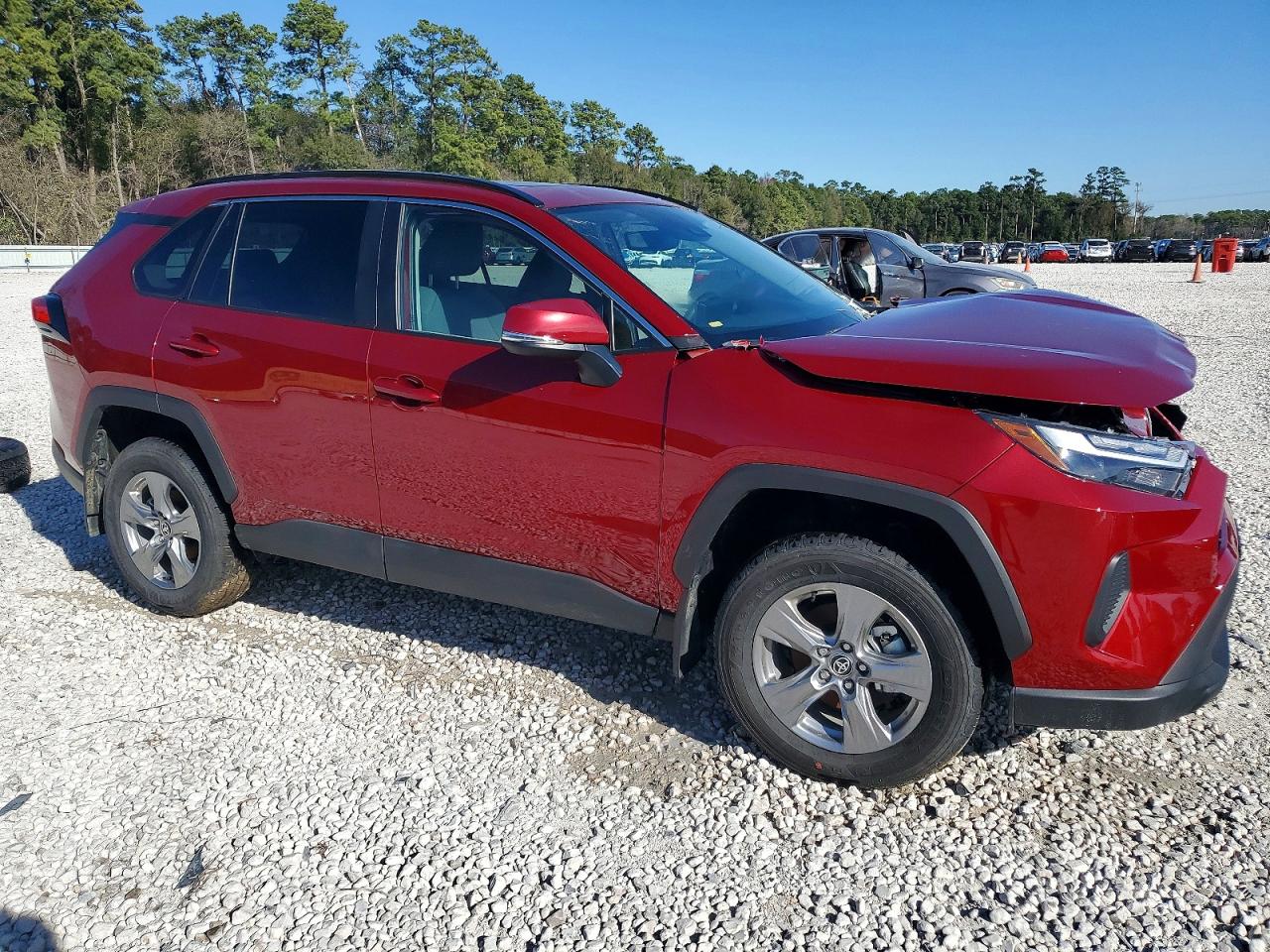 2025 TOYOTA RAV4 XLE photo 4