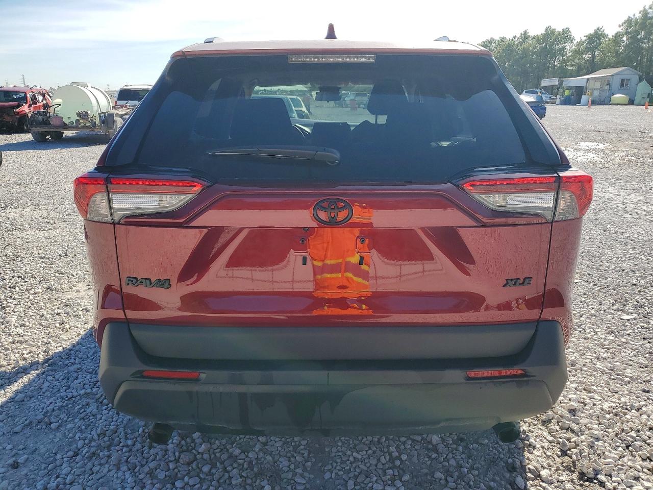 2025 TOYOTA RAV4 XLE photo 6