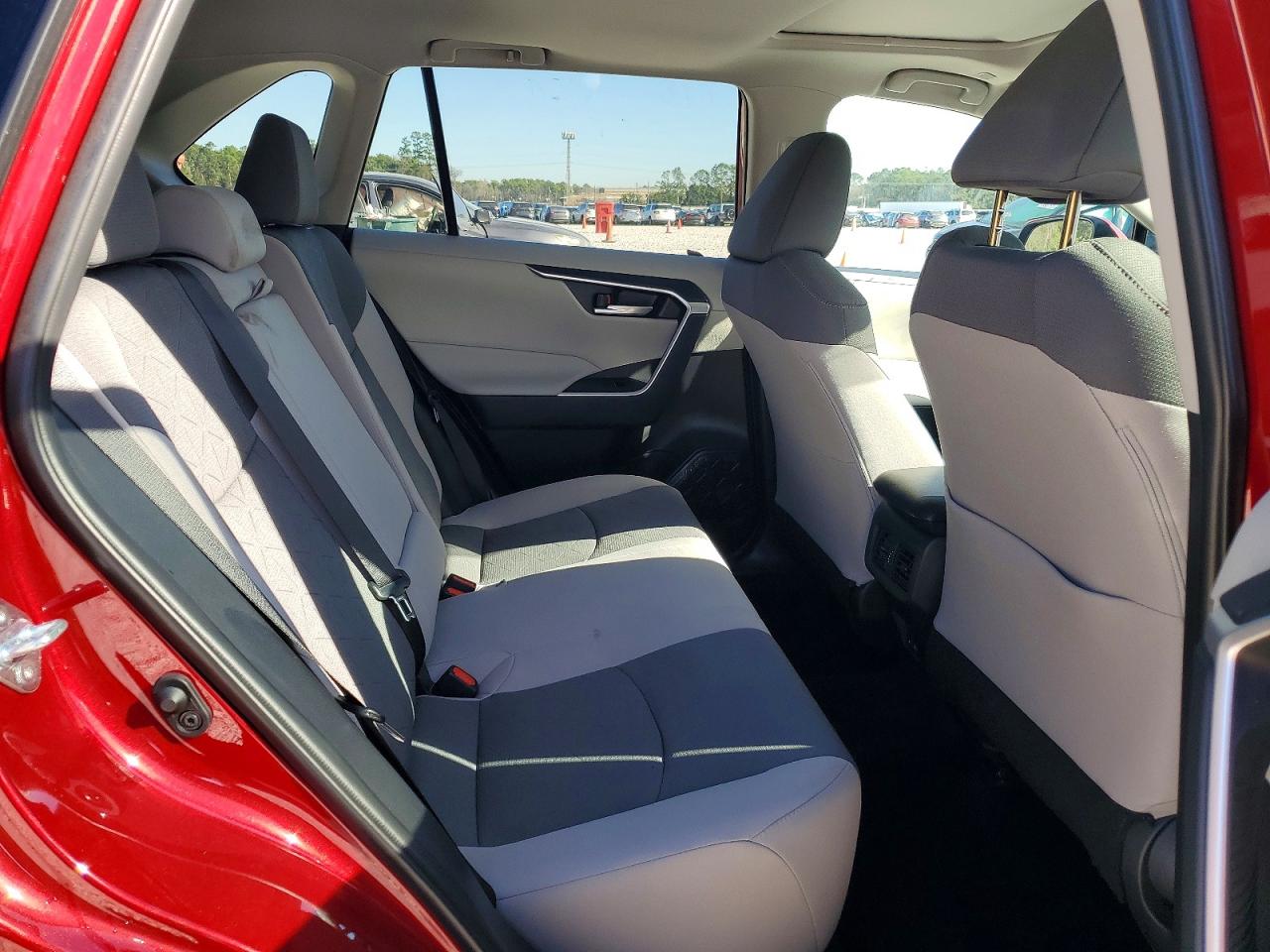 2025 TOYOTA RAV4 XLE photo 11