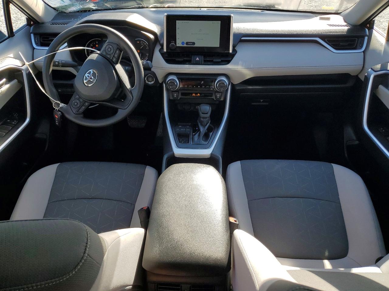 2025 TOYOTA RAV4 XLE photo 8