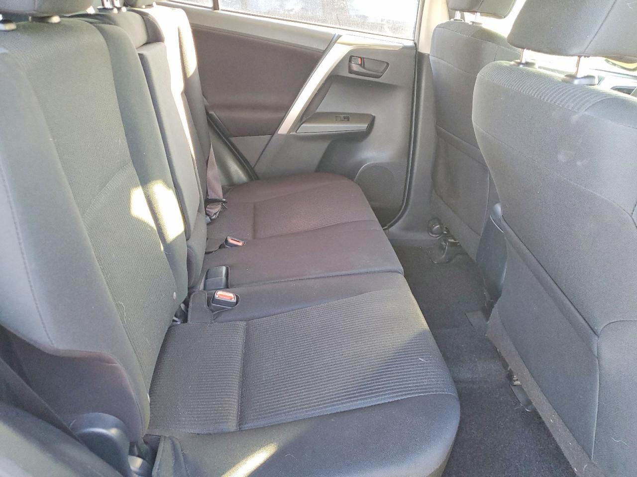 2018 TOYOTA RAV4 LE photo 11