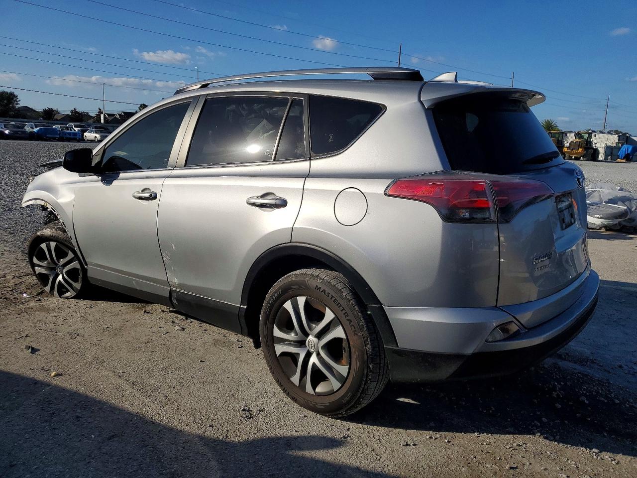 2018 TOYOTA RAV4 LE photo 2