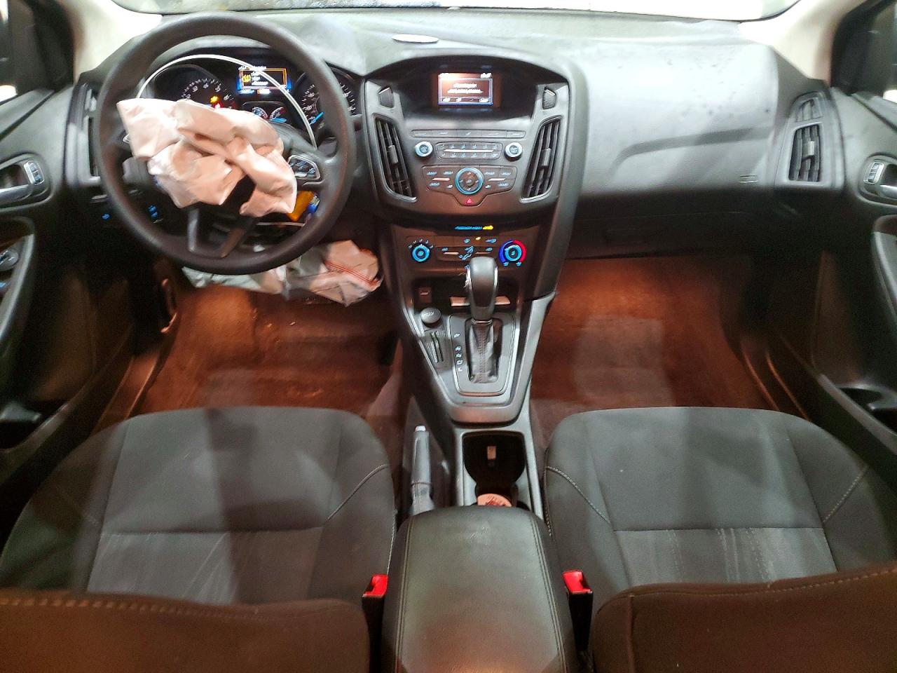 2018 FORD FOCUS SE photo 8