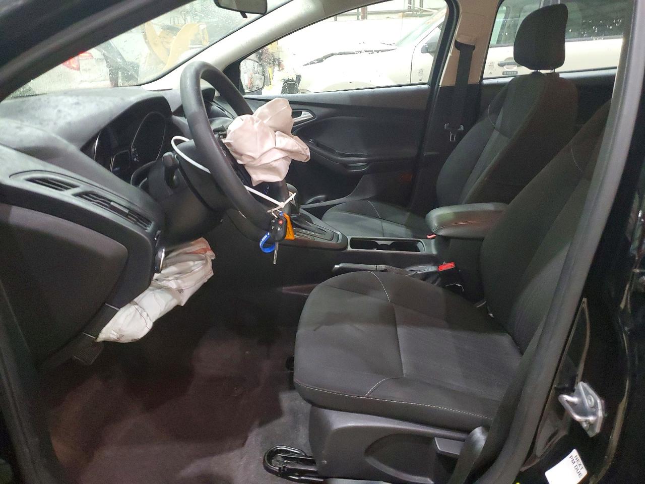 2018 FORD FOCUS SE photo 7
