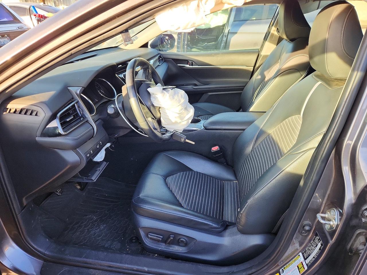 2019 TOYOTA CAMRY SE photo 7