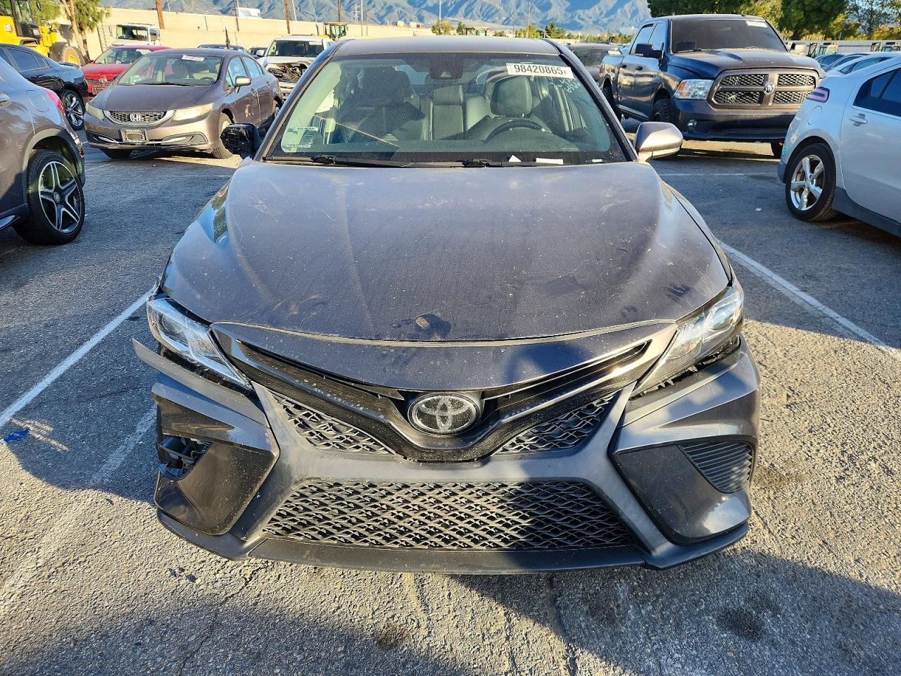 2019 TOYOTA CAMRY SE photo 5