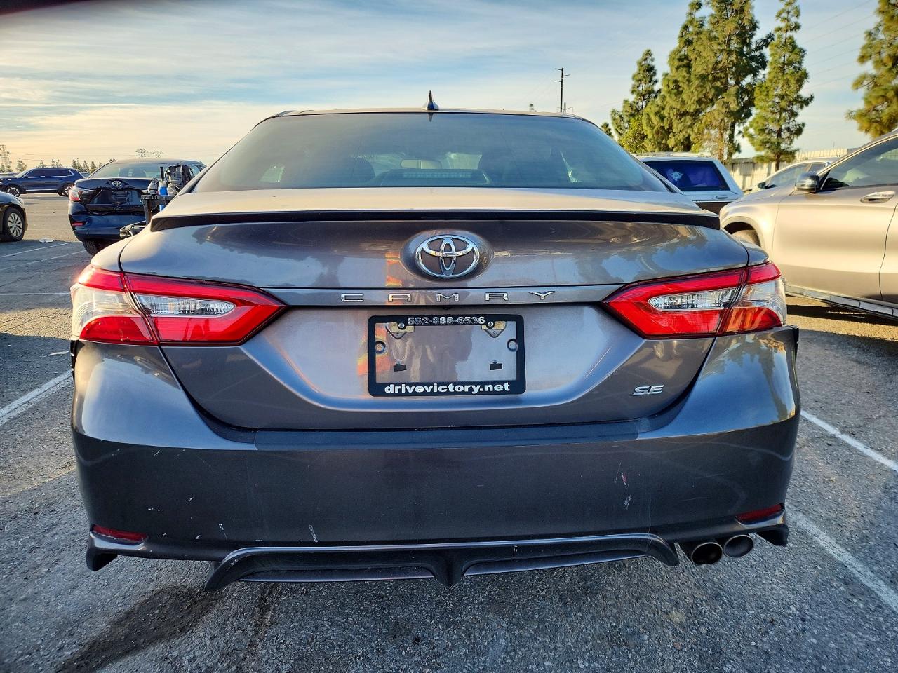 2019 TOYOTA CAMRY SE photo 6