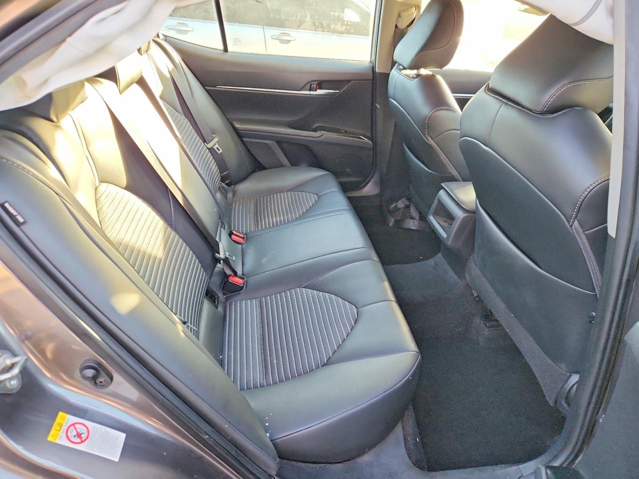 2019 TOYOTA CAMRY SE photo 10