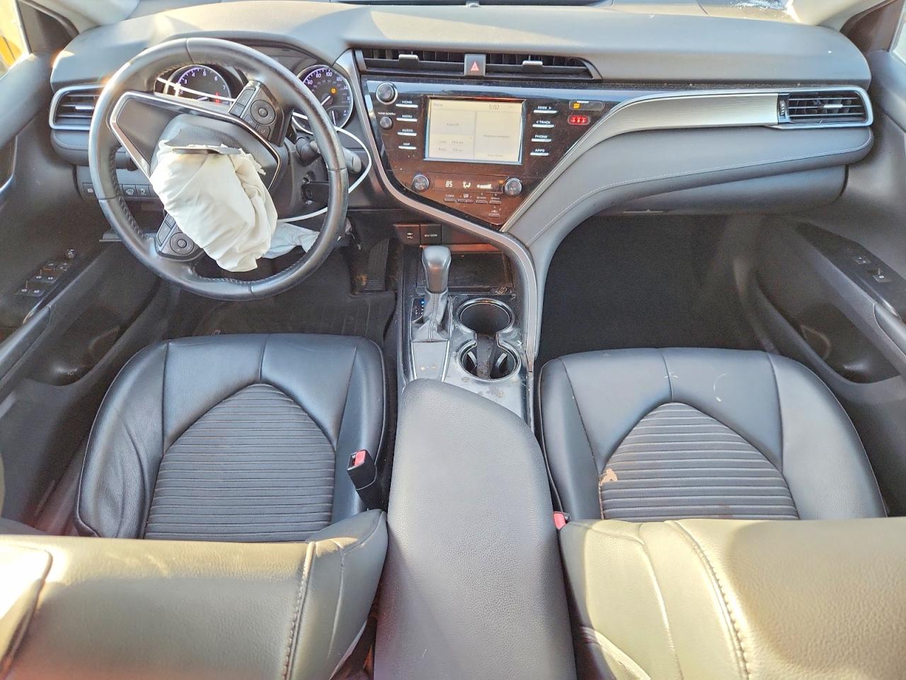 2019 TOYOTA CAMRY SE photo 8