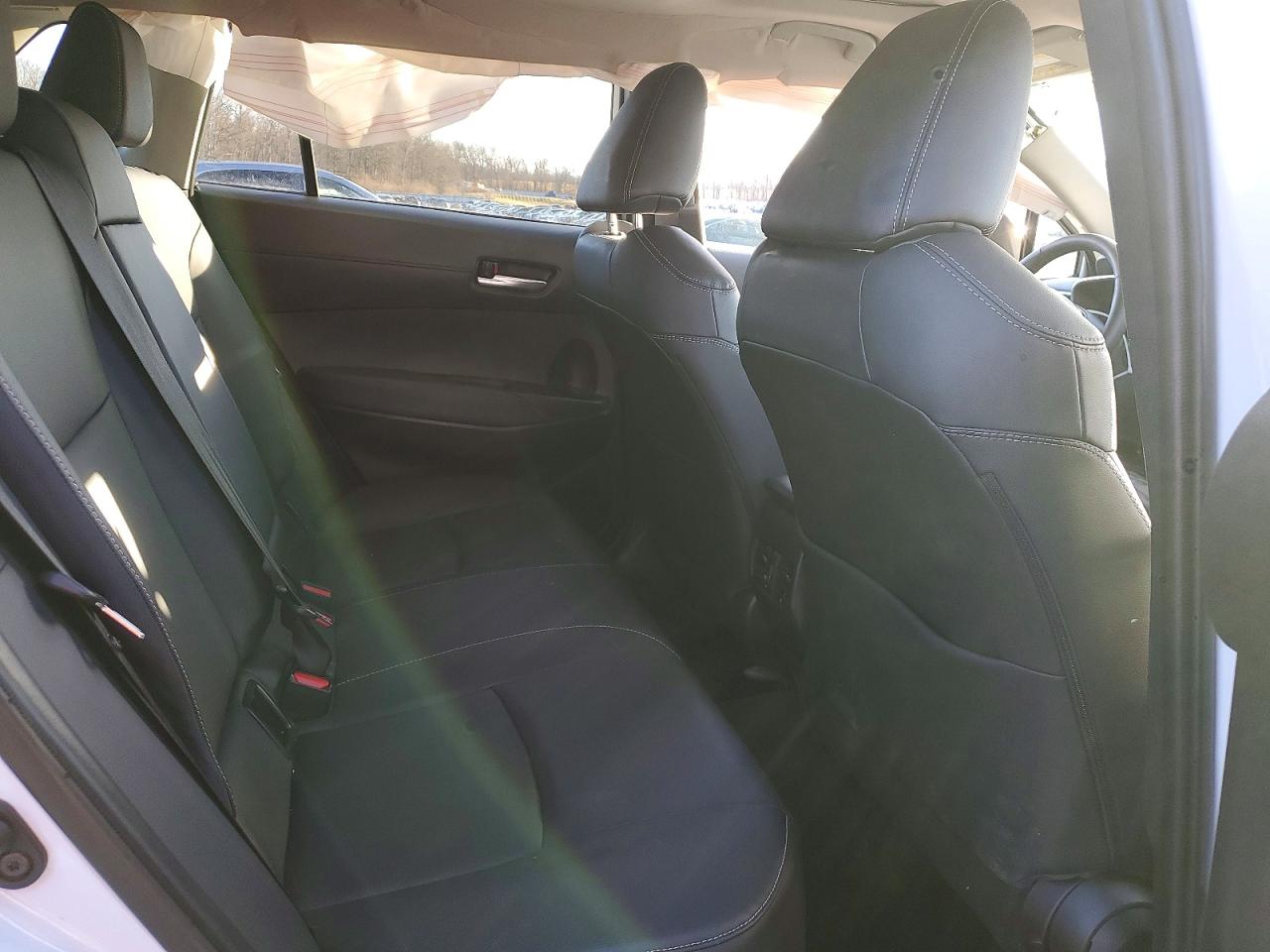 2025 TOYOTA COROLLA CROSS XLE photo 11