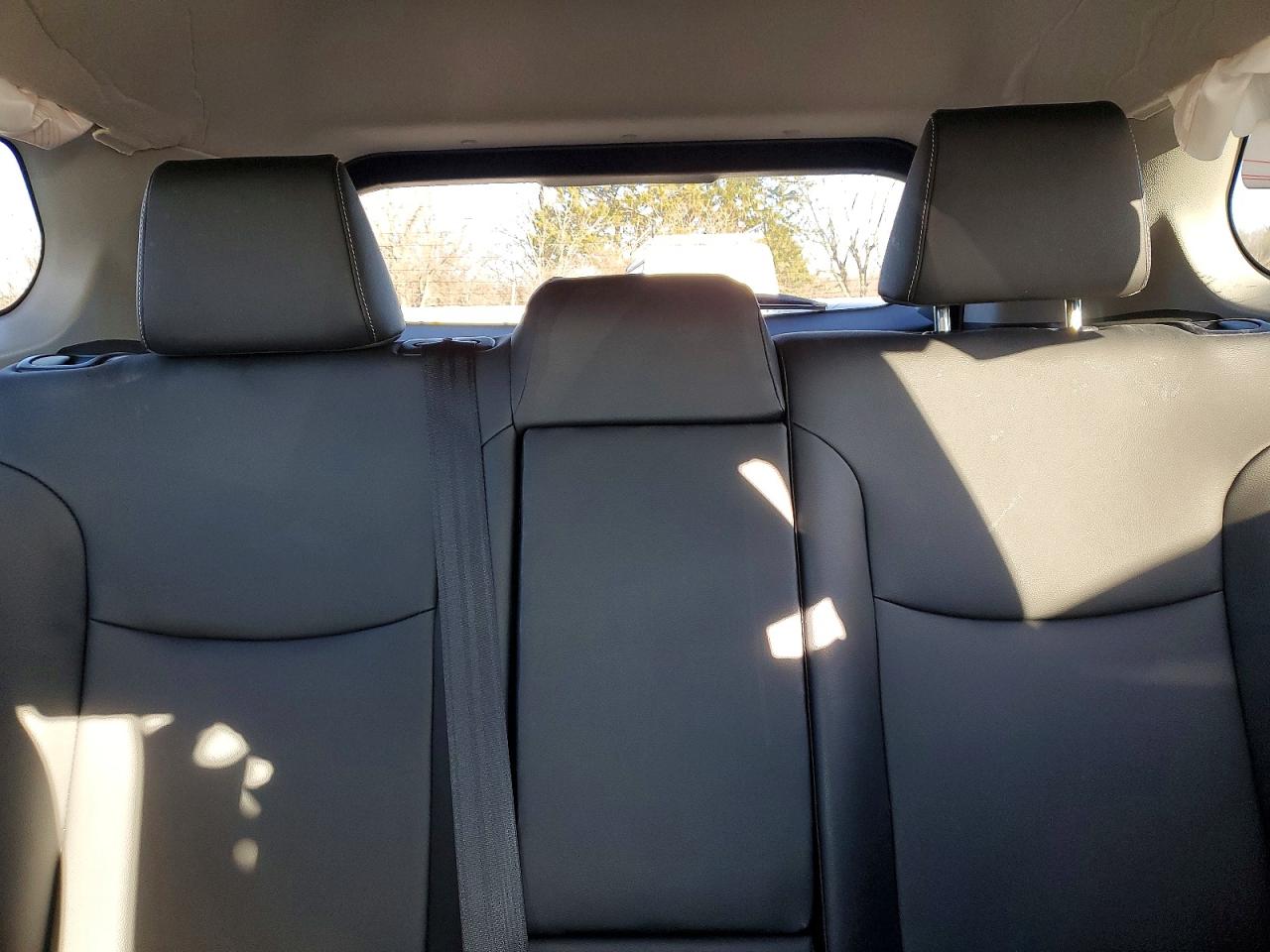 2025 TOYOTA COROLLA CROSS XLE photo 10