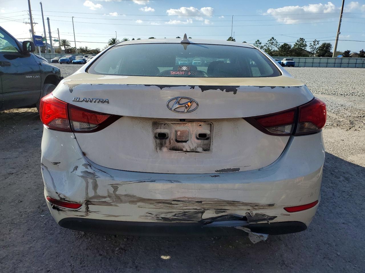 2015 HYUNDAI ELANTRA SE photo 6