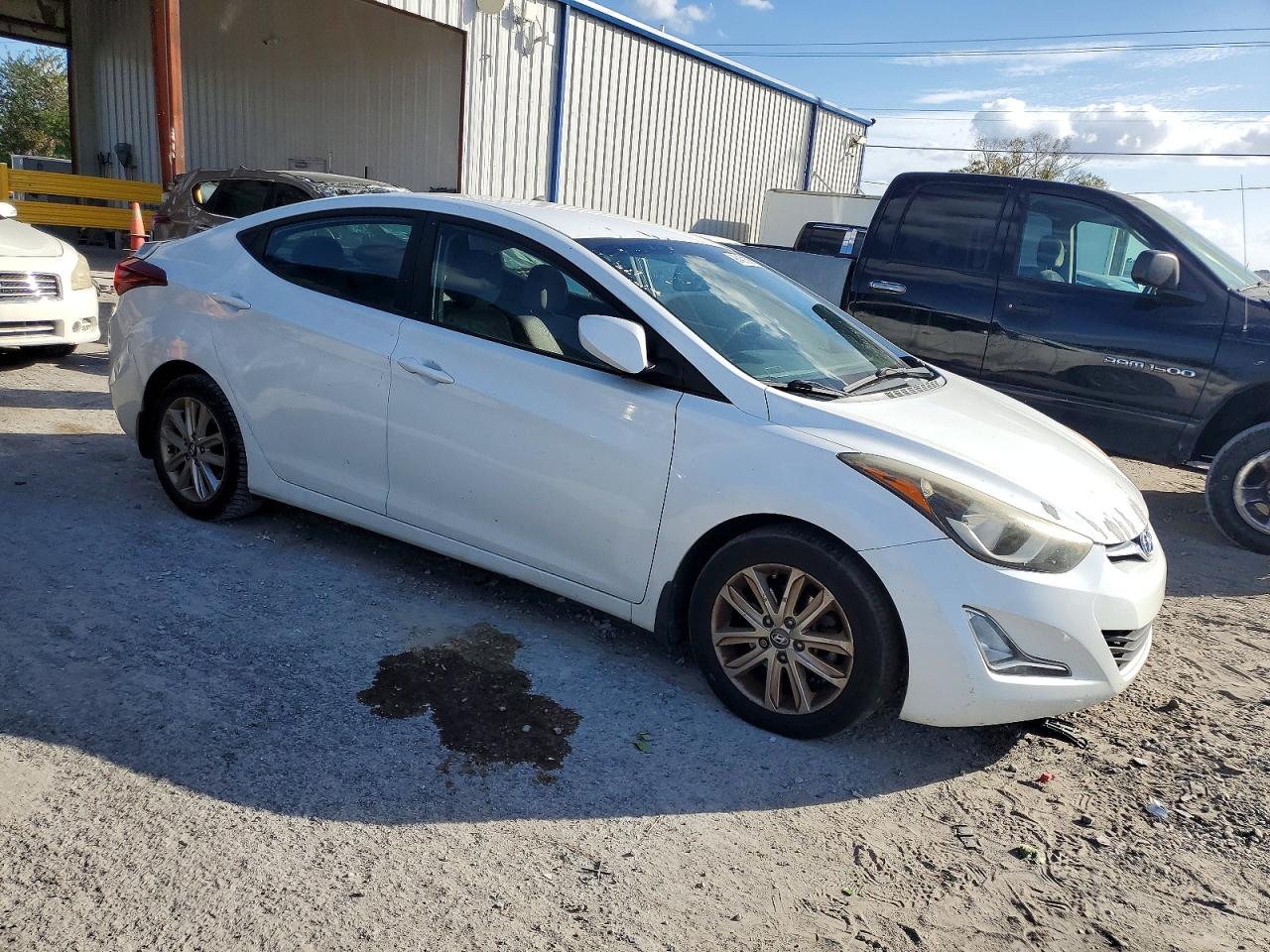 2015 HYUNDAI ELANTRA SE photo 4