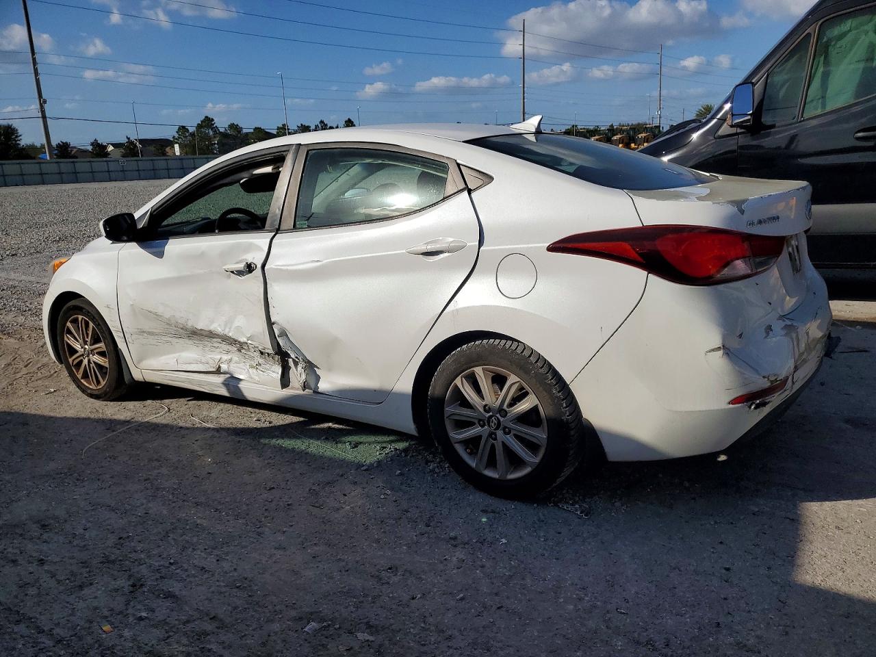 2015 HYUNDAI ELANTRA SE photo 2