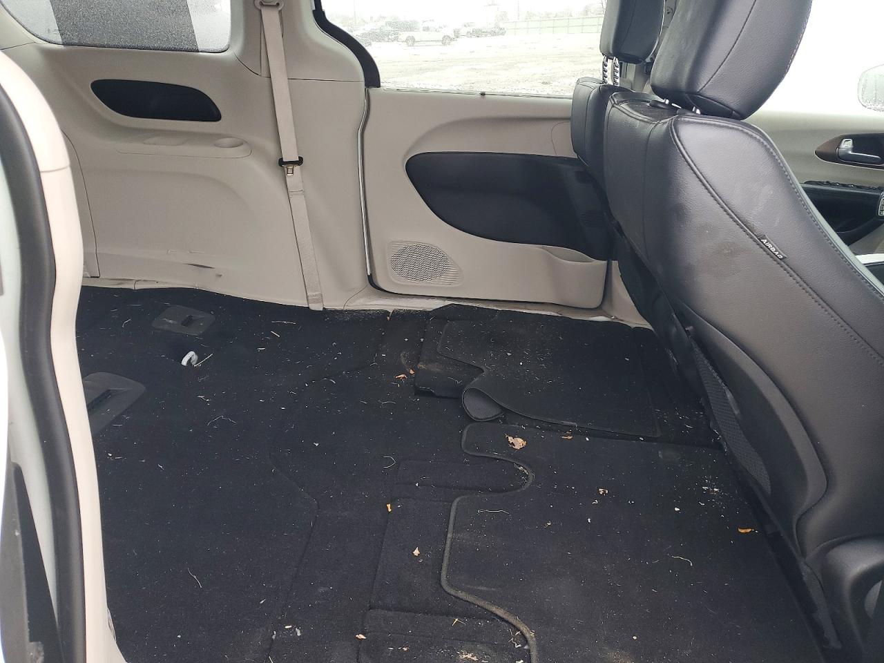 2019 CHRYSLER PACIFICA TOURING L photo 11