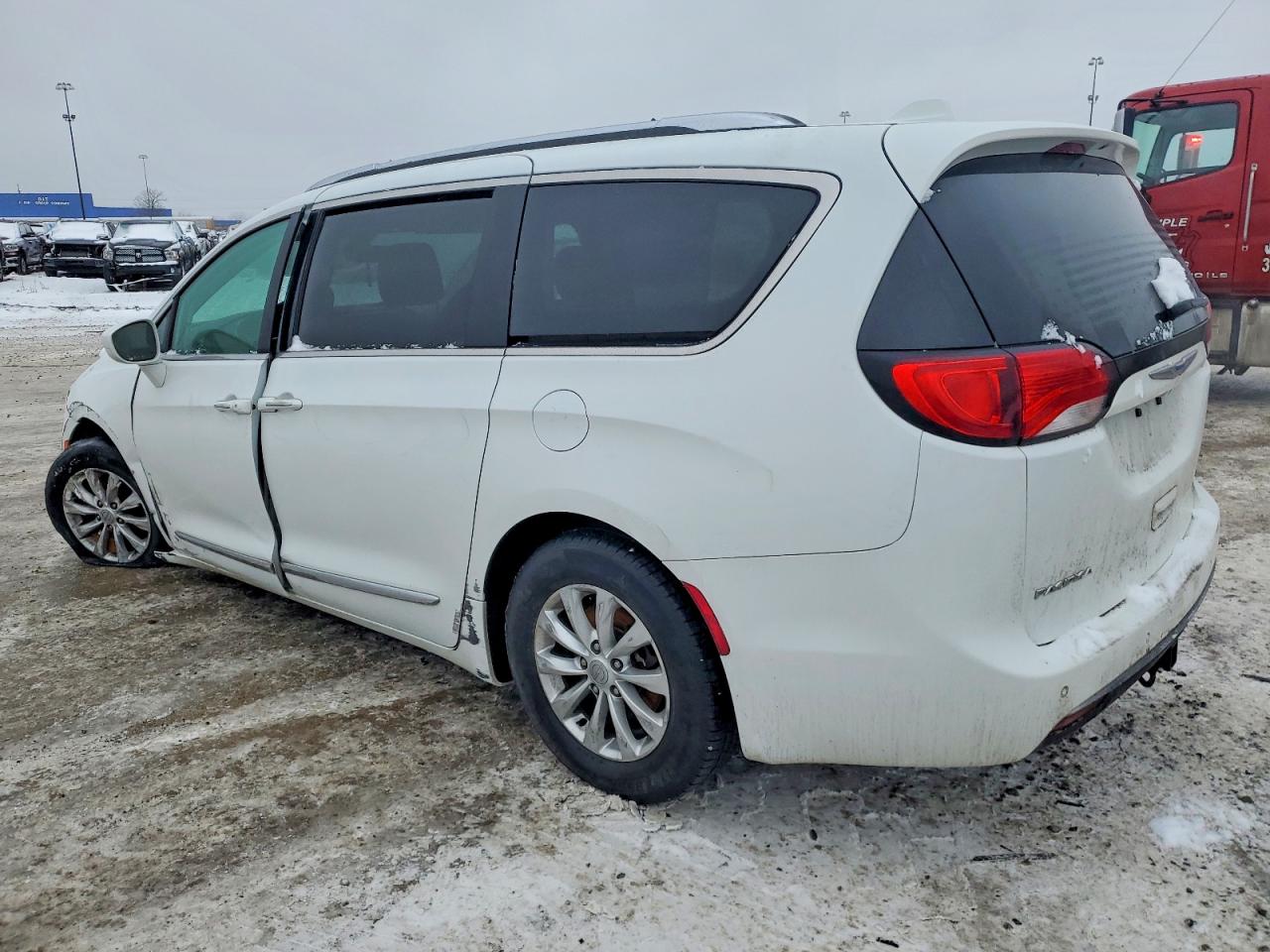 2019 CHRYSLER PACIFICA TOURING L photo 2