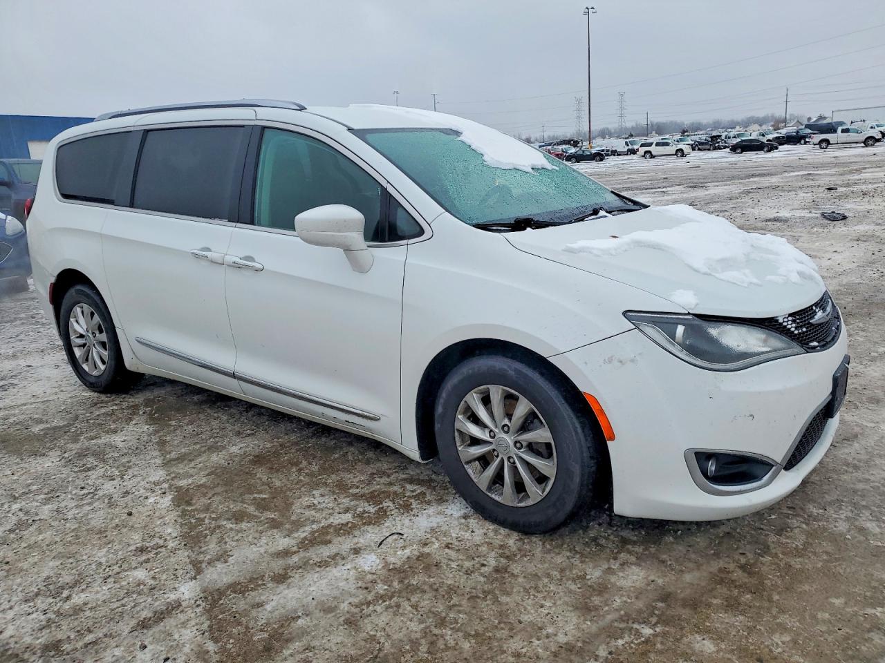 2019 CHRYSLER PACIFICA TOURING L photo 4