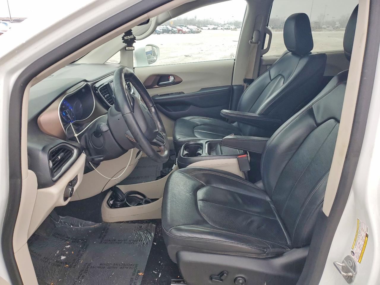 2019 CHRYSLER PACIFICA TOURING L photo 7