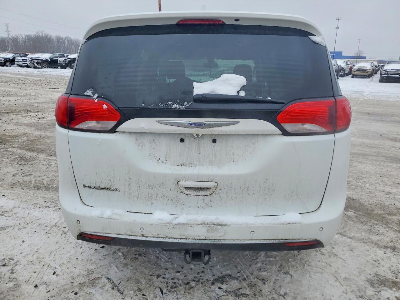 2019 CHRYSLER PACIFICA TOURING L photo 6