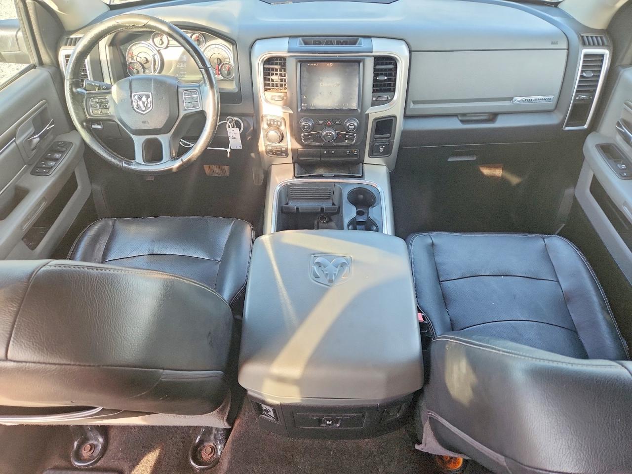 2018 RAM 1500 SLT photo 8