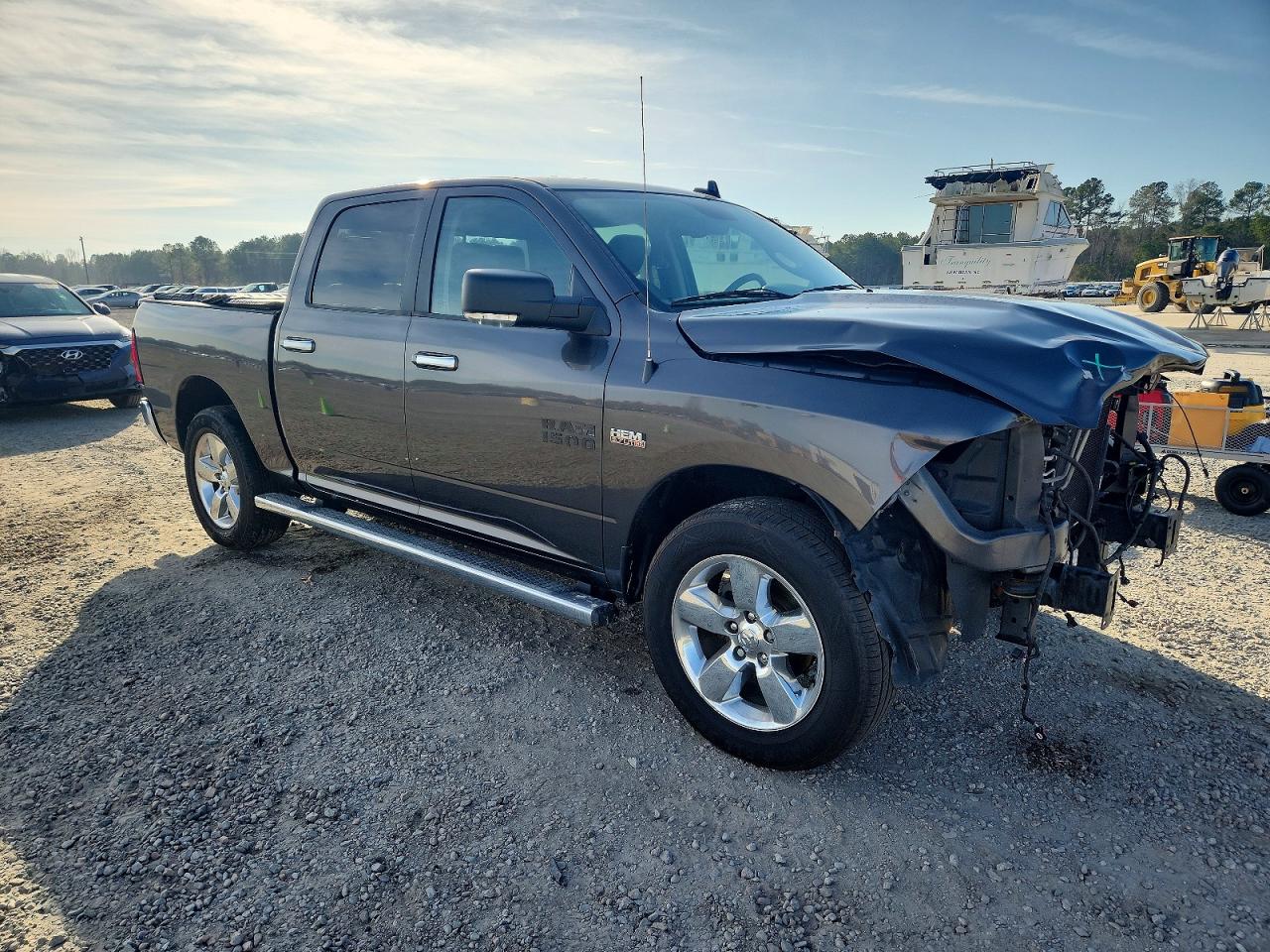 2018 RAM 1500 SLT photo 4