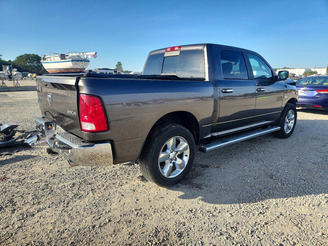 2018 RAM 1500 SLT photo 3