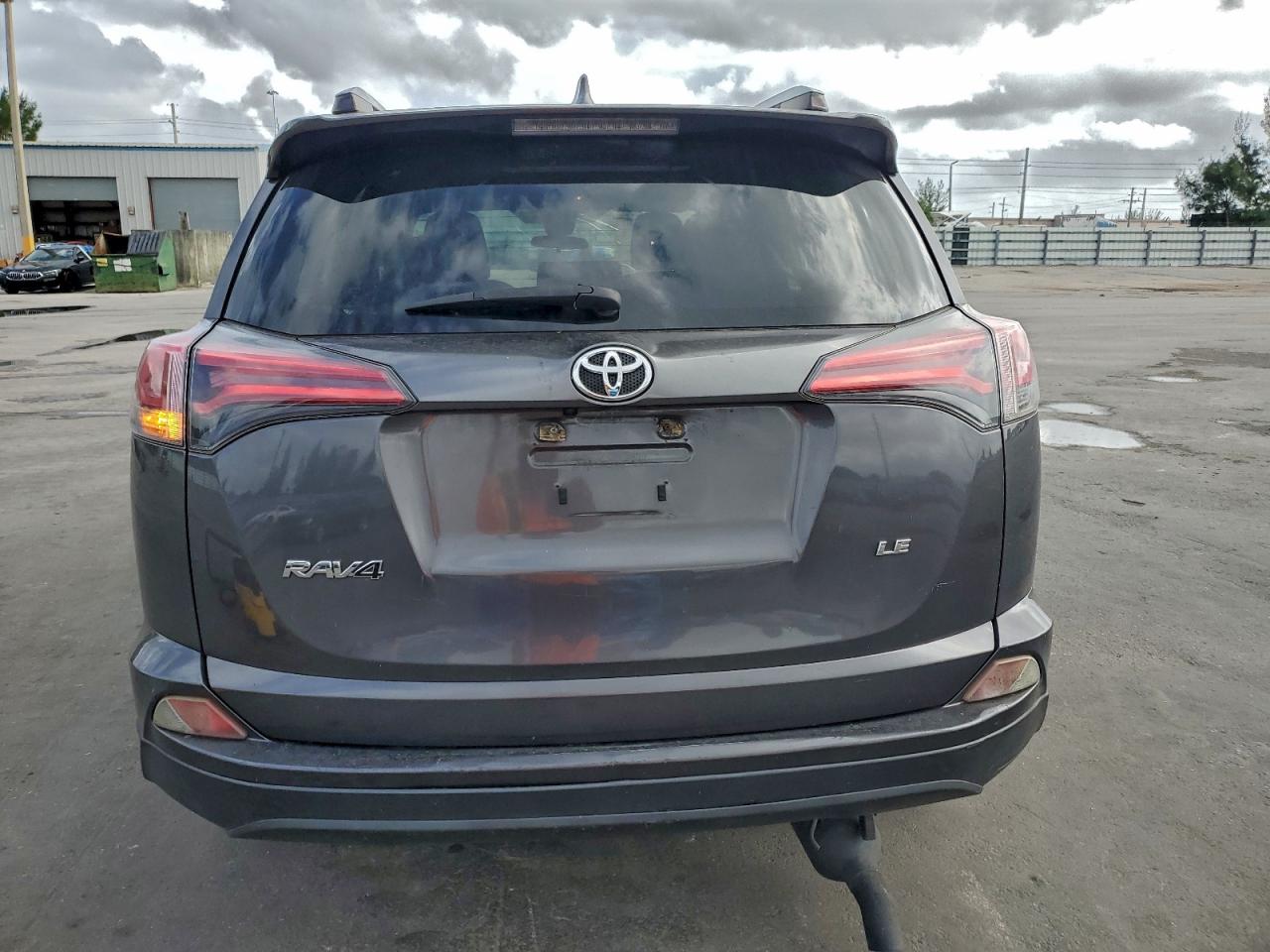 2018 TOYOTA RAV4 LE photo 6