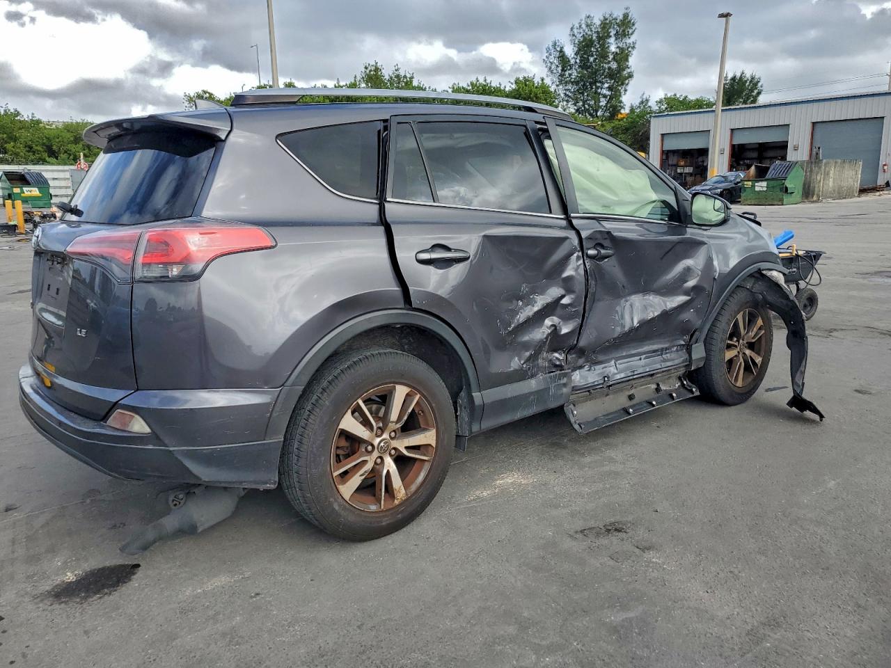 2018 TOYOTA RAV4 LE photo 3