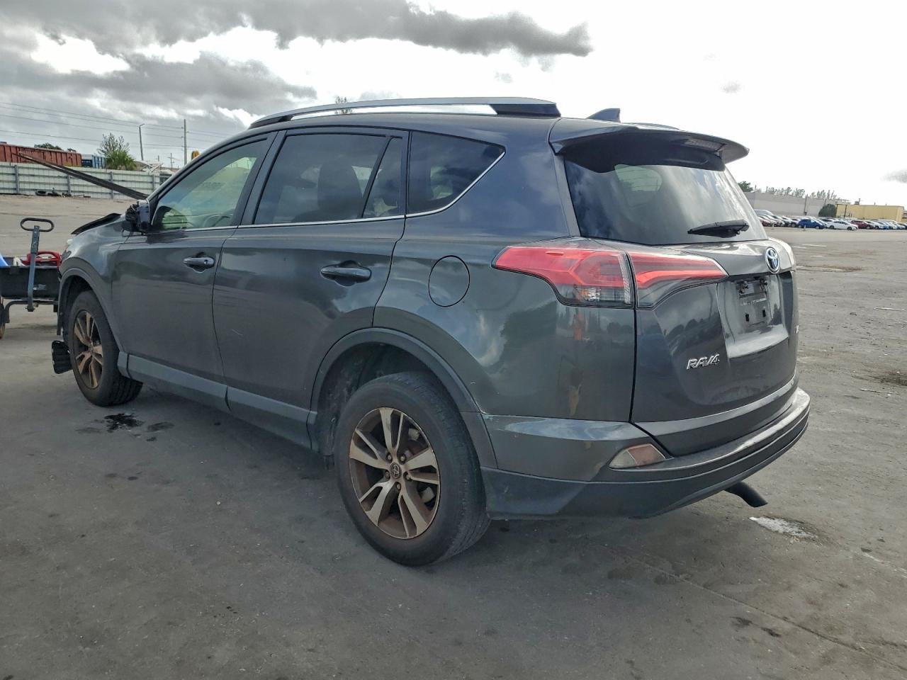 2018 TOYOTA RAV4 LE photo 2