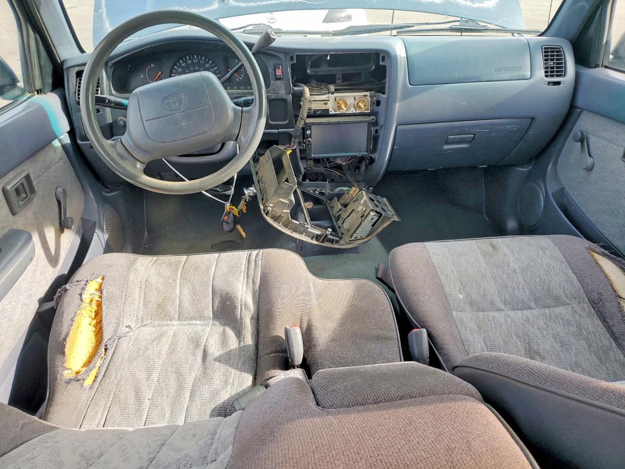 1998 TOYOTA TACOMA XTRACAB photo 8