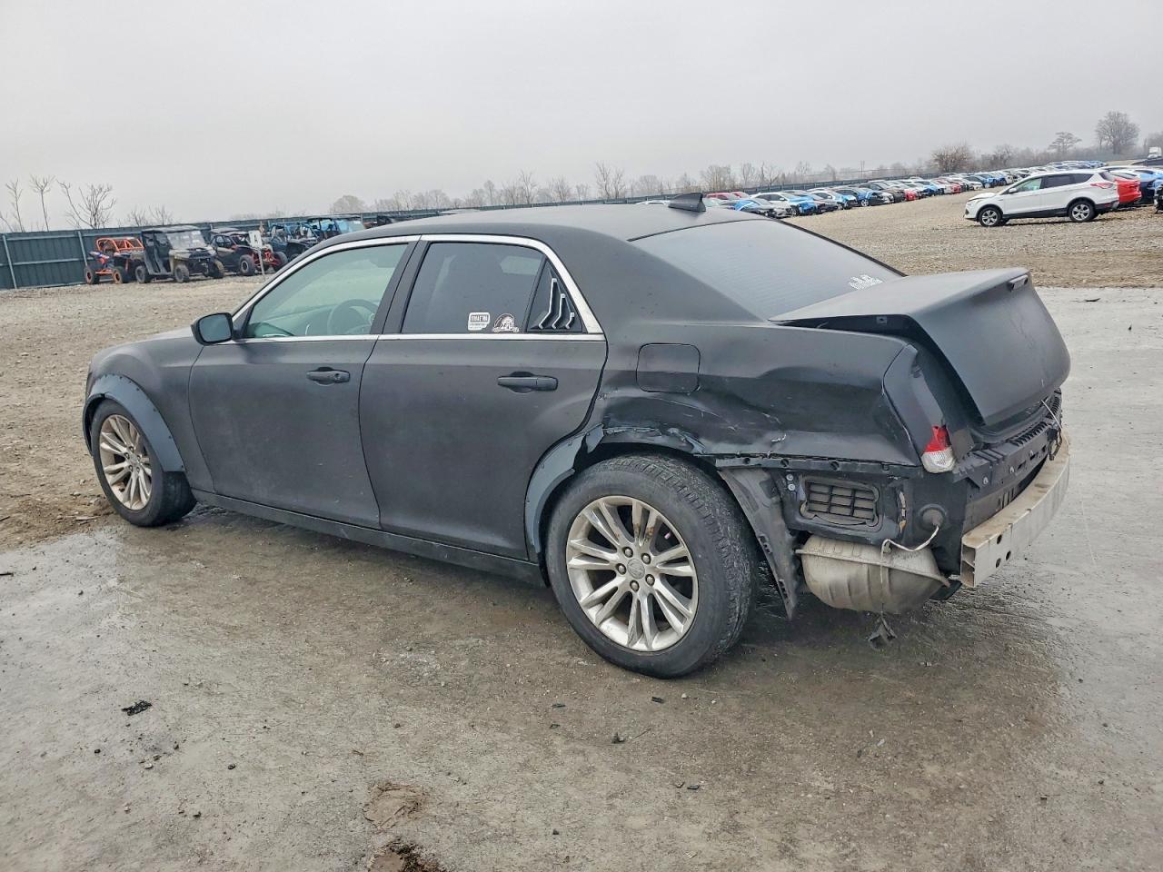 2018 CHRYSLER 300 TOURING photo 2