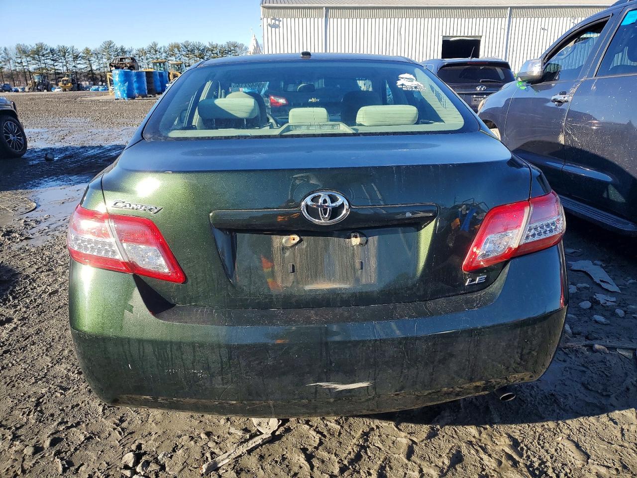 2011 TOYOTA CAMRY BASE photo 6