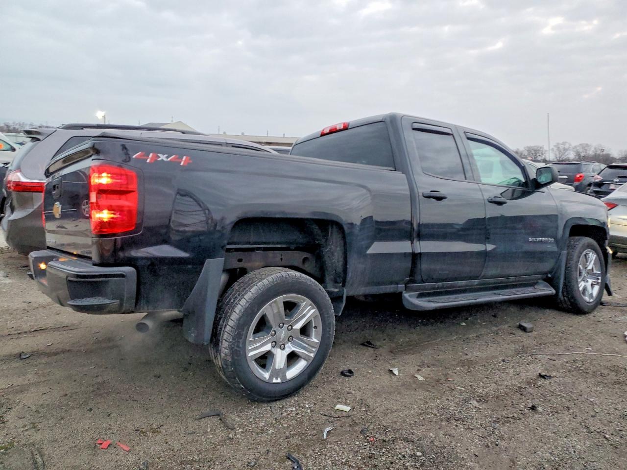 2018 CHEVROLET SILVERADO K1500 CUSTOM photo 3