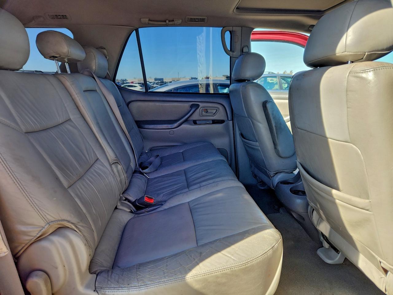 2004 TOYOTA SEQUOIA SR5 photo 11
