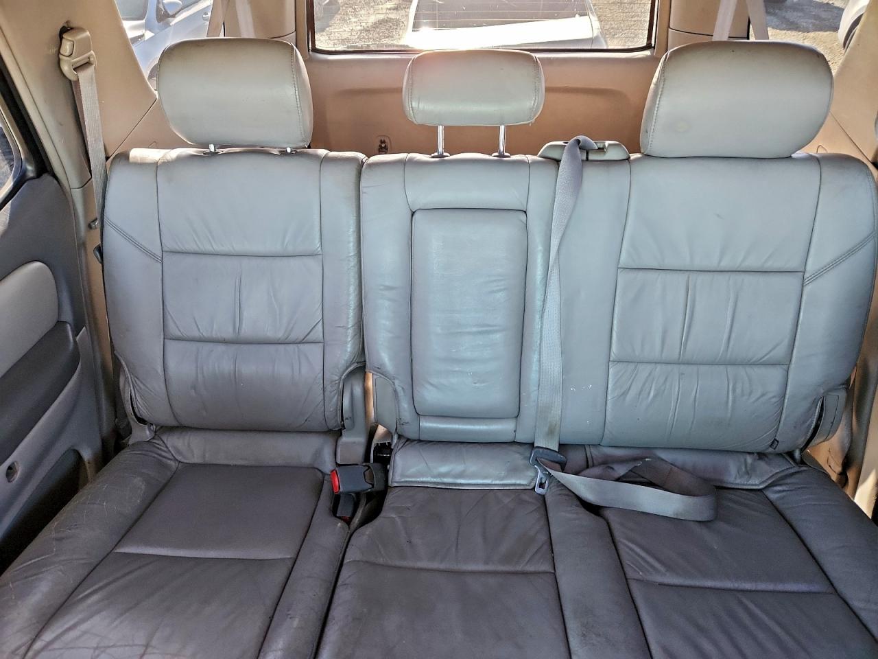 2004 TOYOTA SEQUOIA SR5 photo 10