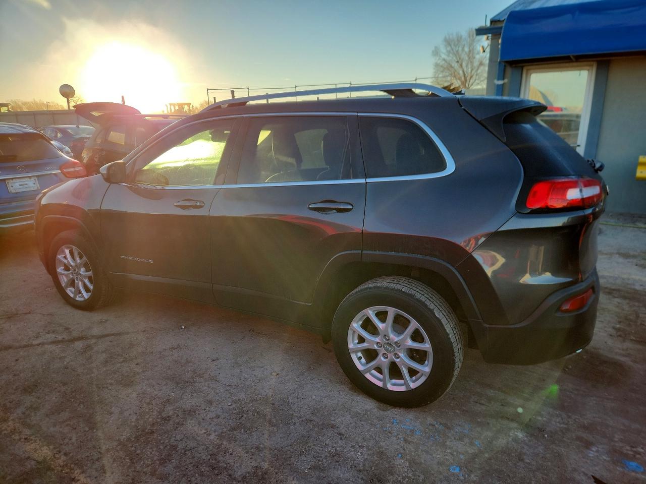 2017 JEEP CHEROKEE LATITUDE photo 2