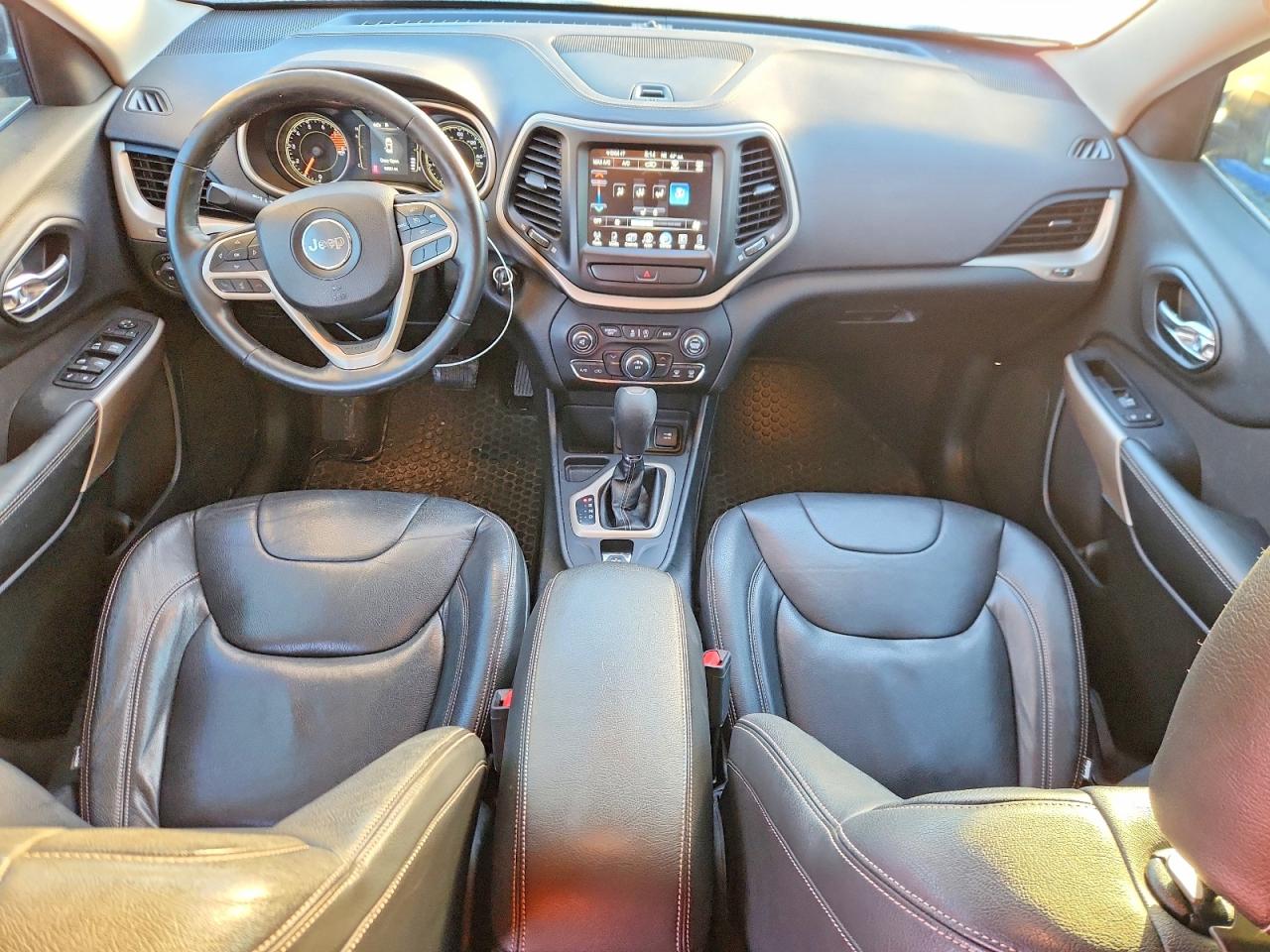 2017 JEEP CHEROKEE LATITUDE photo 8