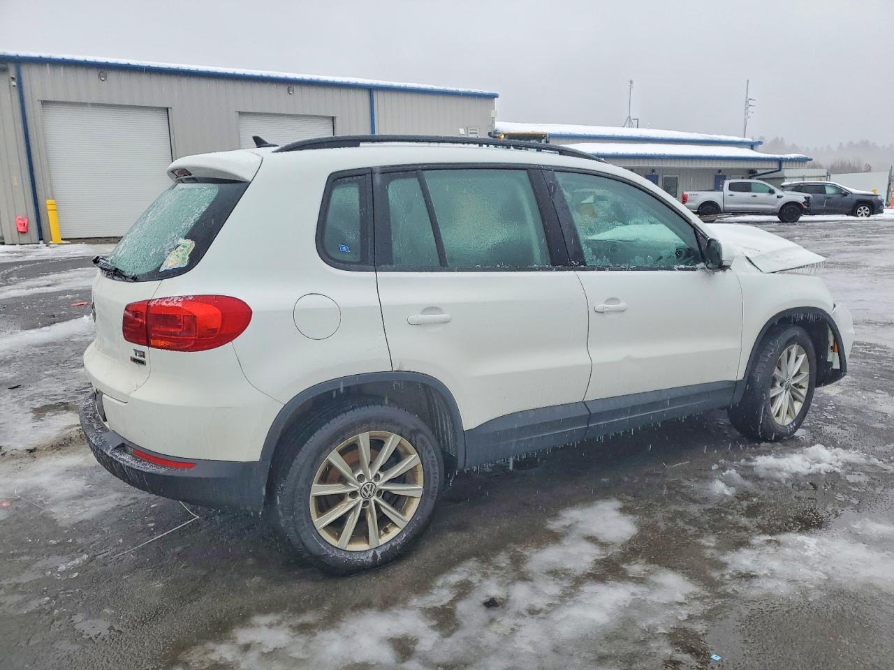 2017 VOLKSWAGEN TIGUAN S photo 3