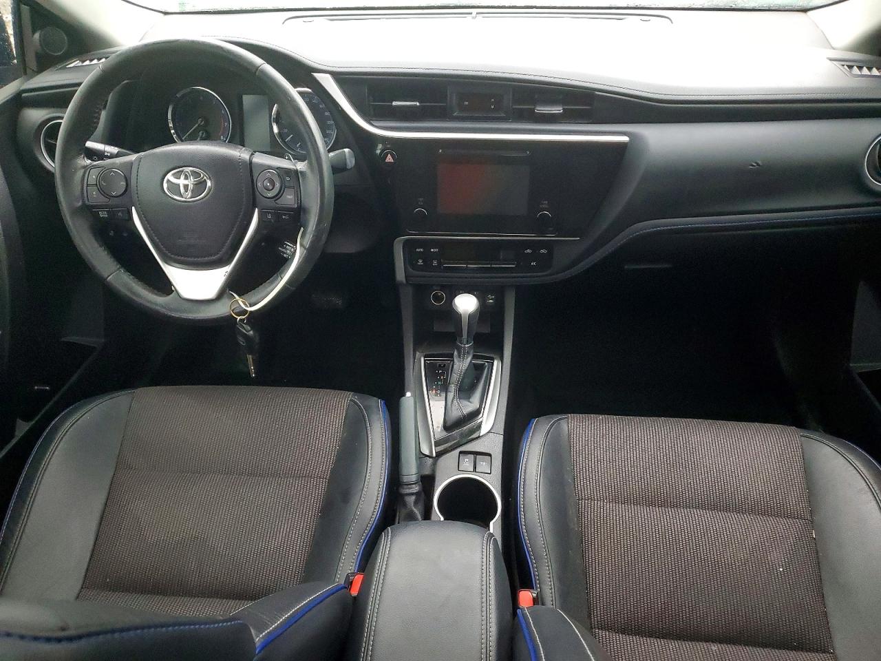 2018 TOYOTA COROLLA L photo 8