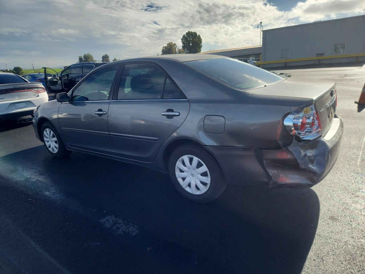 2006 TOYOTA CAMRY LE photo 2