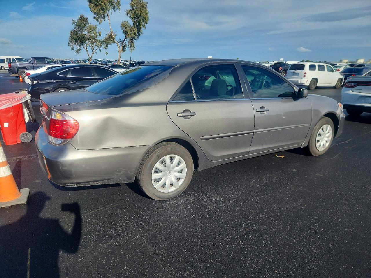 2006 TOYOTA CAMRY LE photo 3