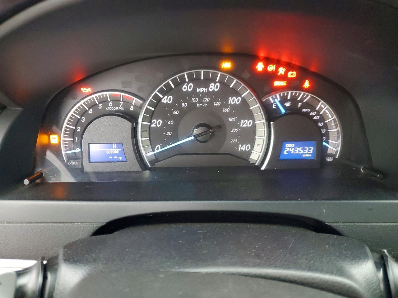 2014 TOYOTA CAMRY L photo 9