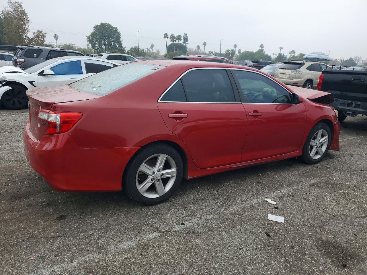 2014 TOYOTA CAMRY L photo 3