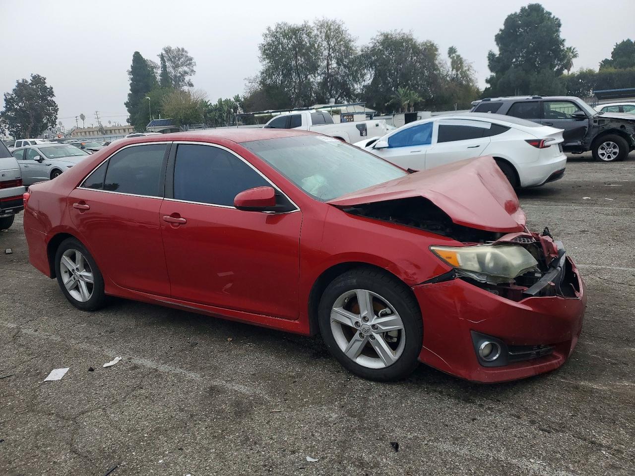 2014 TOYOTA CAMRY L photo 4