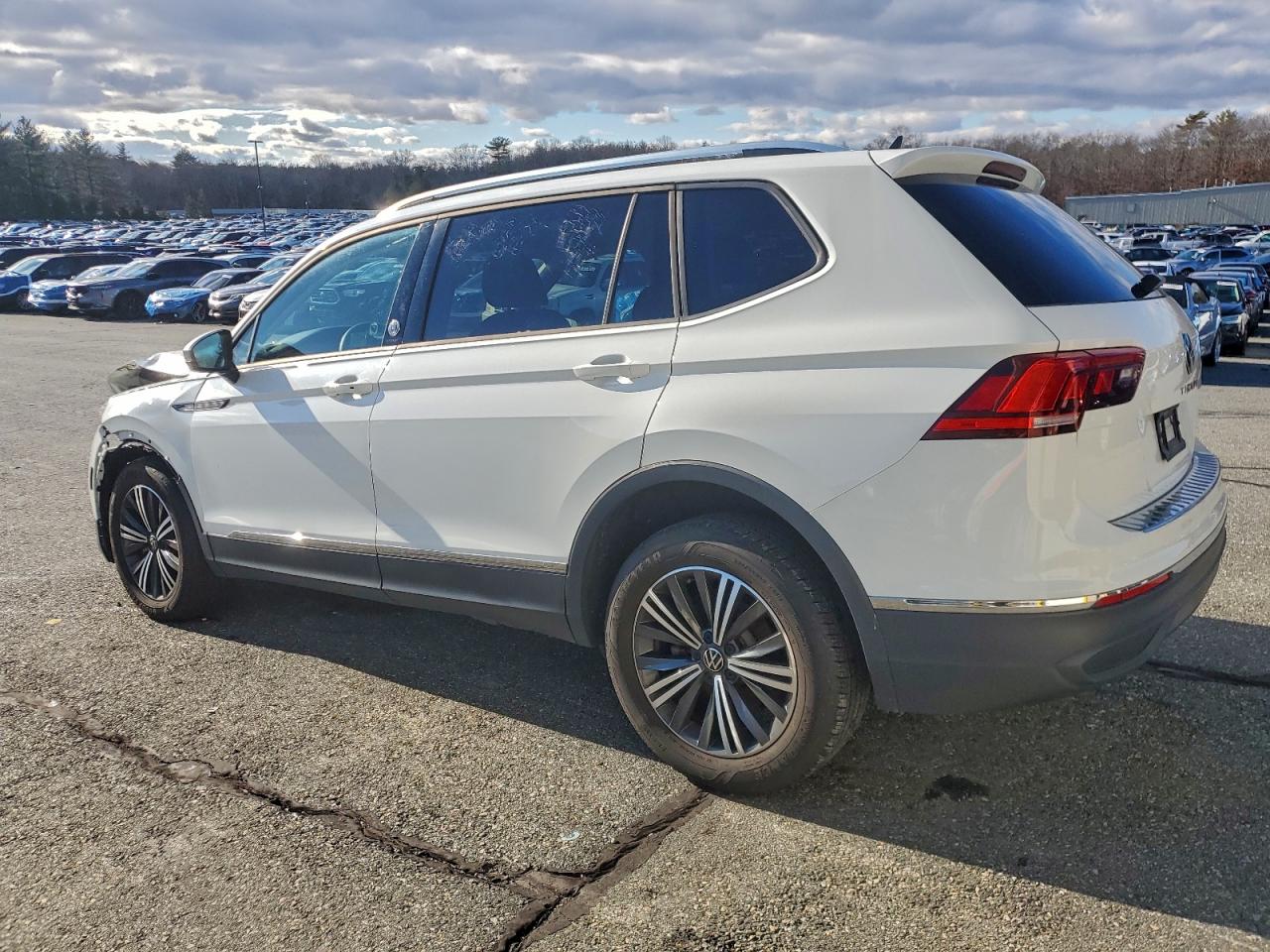 2024 VOLKSWAGEN TIGUAN SE photo 2